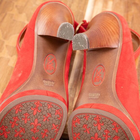 Sofft Red Manhattan Suede Mary Jane Style Pumps Size 8 - Picture 9 of 9